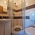 招待所 Ensuite 3*