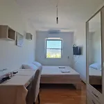 招待所 Ensuite 3*