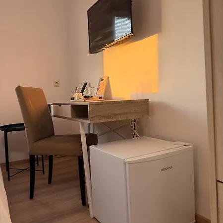 Pensión Ensuite Renovated 2026 Split