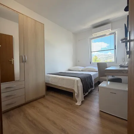 Ensuite Renovated 2026 Guest house Split